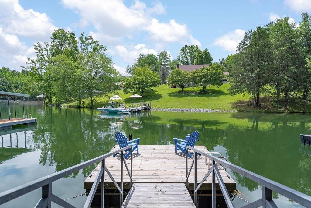 Rustic Cabin, Dock, Firepit, Kayaks & Games Winchester Esterno foto