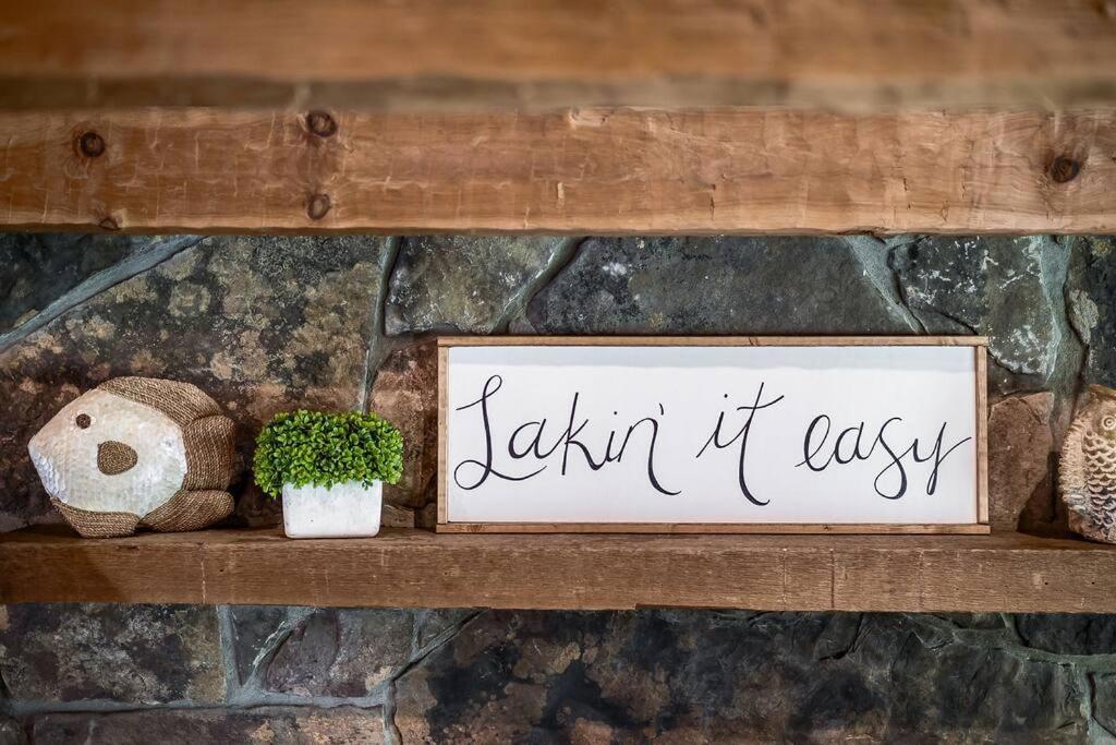 Rustic Cabin, Dock, Firepit, Kayaks & Games Winchester Esterno foto