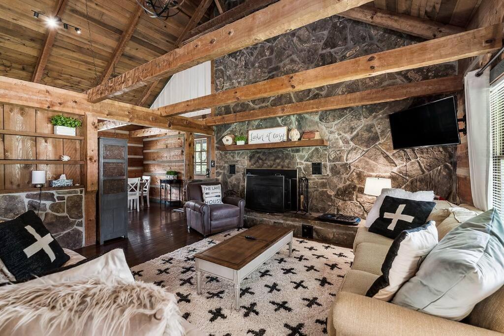 Rustic Cabin, Dock, Firepit, Kayaks & Games Winchester Esterno foto