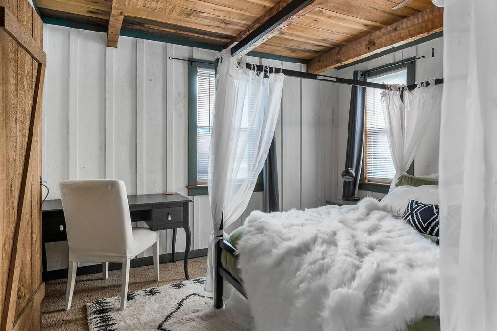 Rustic Cabin, Dock, Firepit, Kayaks & Games Winchester Esterno foto