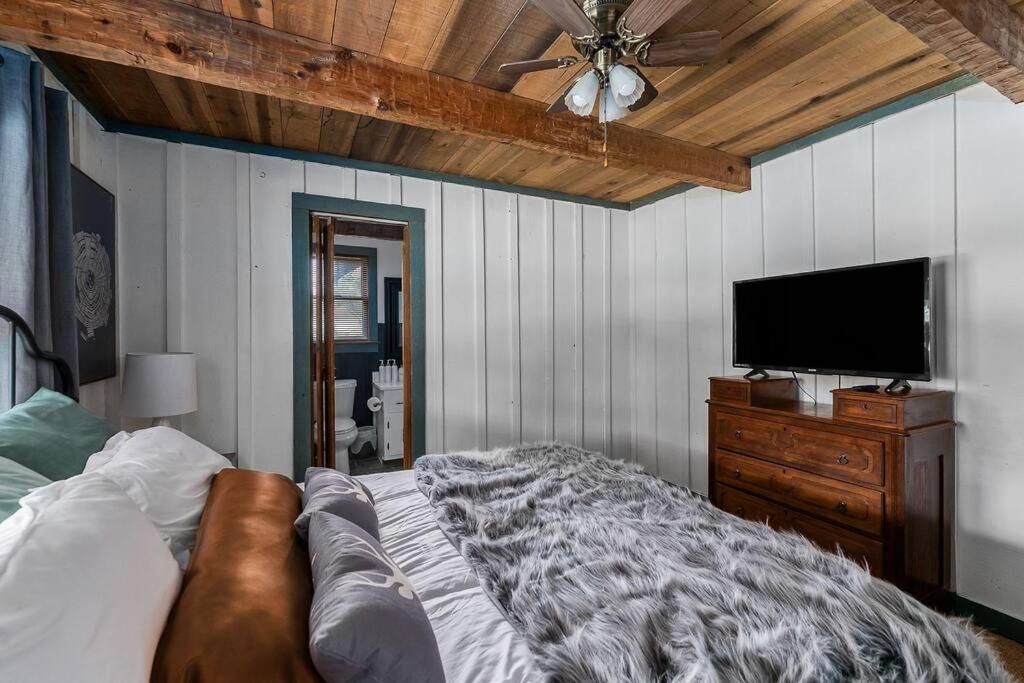 Rustic Cabin, Dock, Firepit, Kayaks & Games Winchester Esterno foto