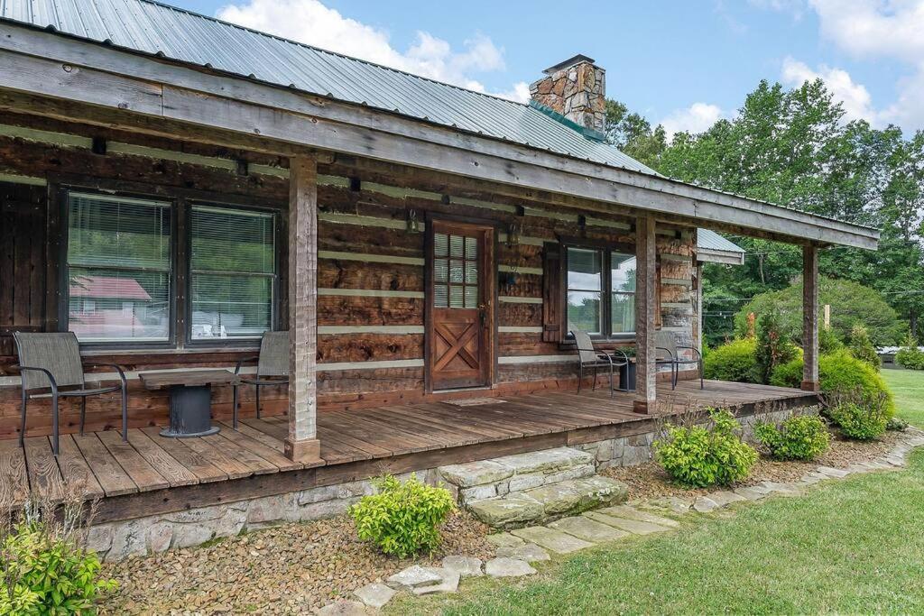 Rustic Cabin, Dock, Firepit, Kayaks & Games Winchester Esterno foto
