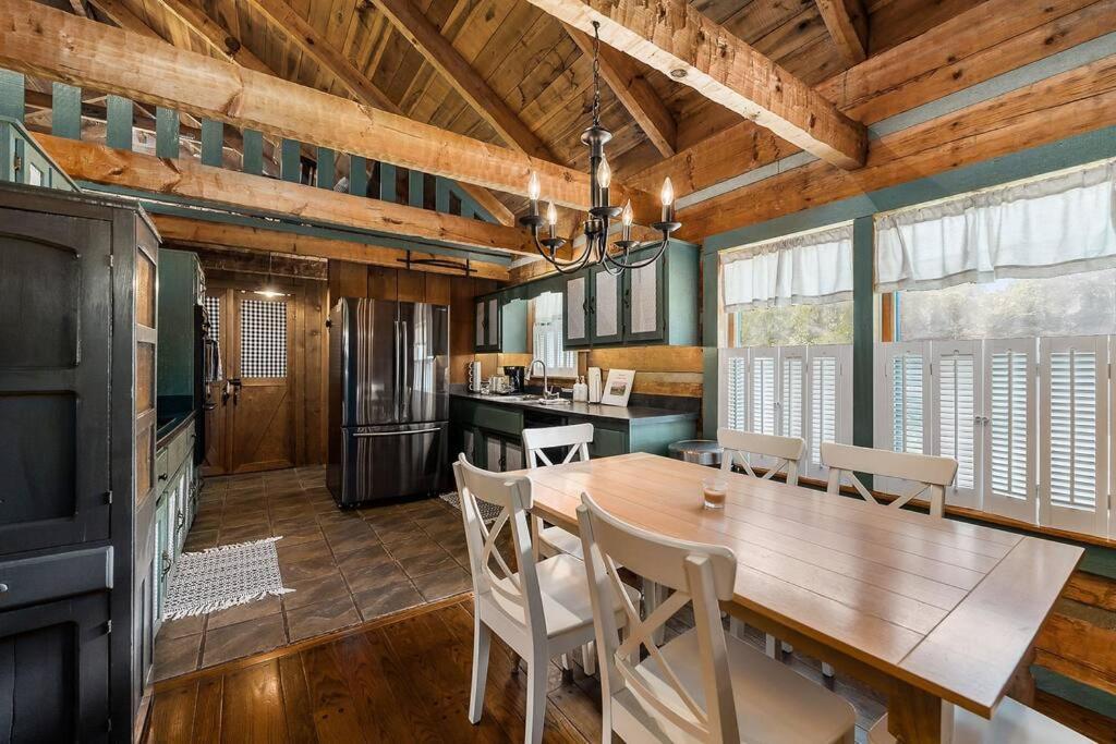 Rustic Cabin, Dock, Firepit, Kayaks & Games Winchester Esterno foto