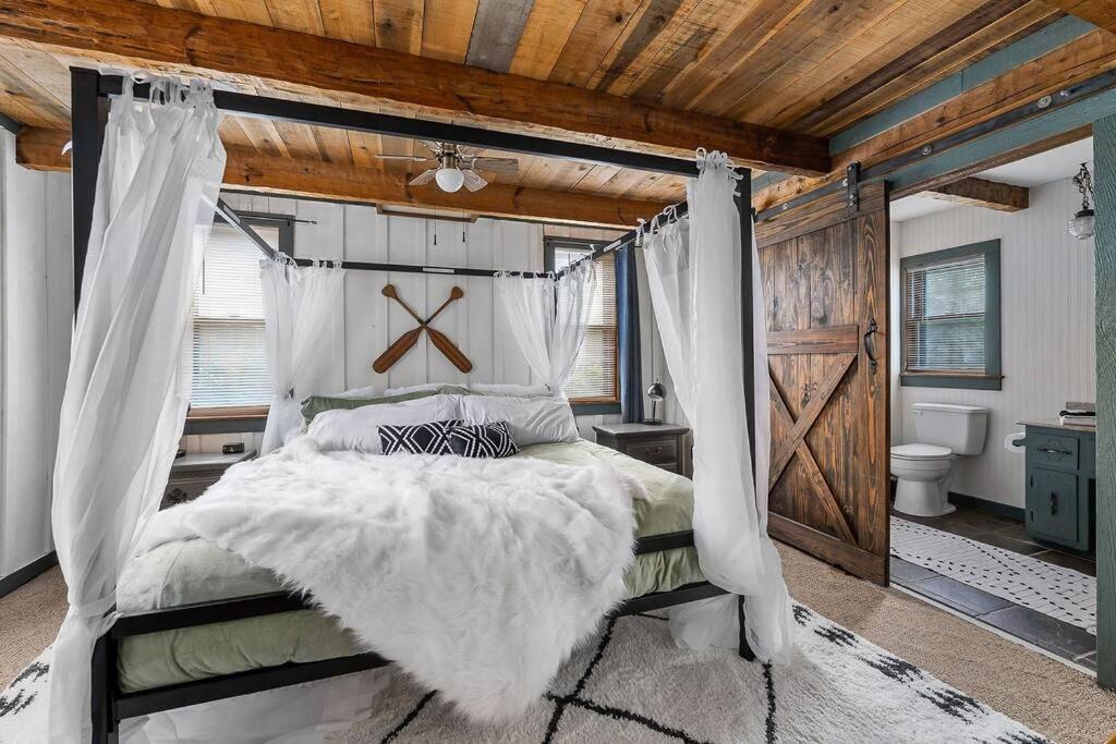 Rustic Cabin, Dock, Firepit, Kayaks & Games Winchester Esterno foto