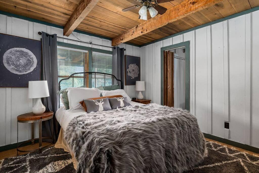 Rustic Cabin, Dock, Firepit, Kayaks & Games Winchester Esterno foto