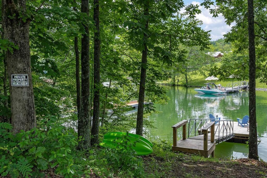 Rustic Cabin, Dock, Firepit, Kayaks & Games Winchester Esterno foto