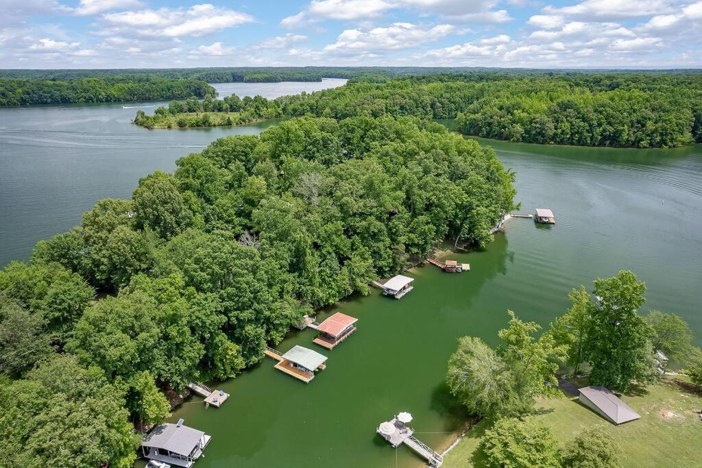 Rustic Cabin, Dock, Firepit, Kayaks & Games Winchester Esterno foto