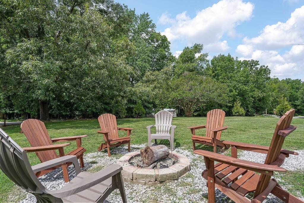 Rustic Cabin, Dock, Firepit, Kayaks & Games Winchester Esterno foto